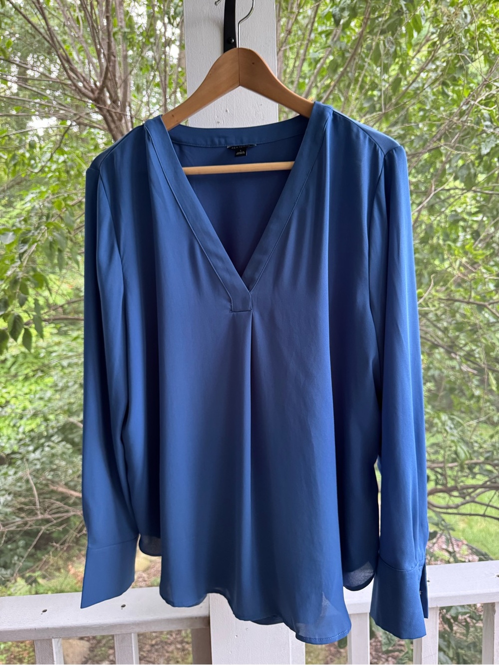 Ann Taylor Blue V-Neck Long Sleeve Blouse